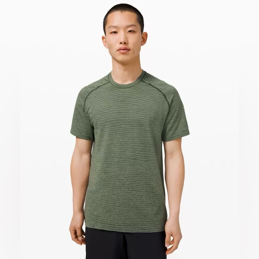 Lululemon Men's Metal Vent Tech Green Striped Short Sleeve Shirt Size Medium